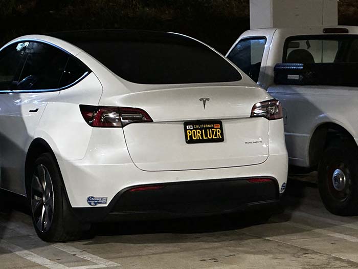 PORLUZR vanity license plate
