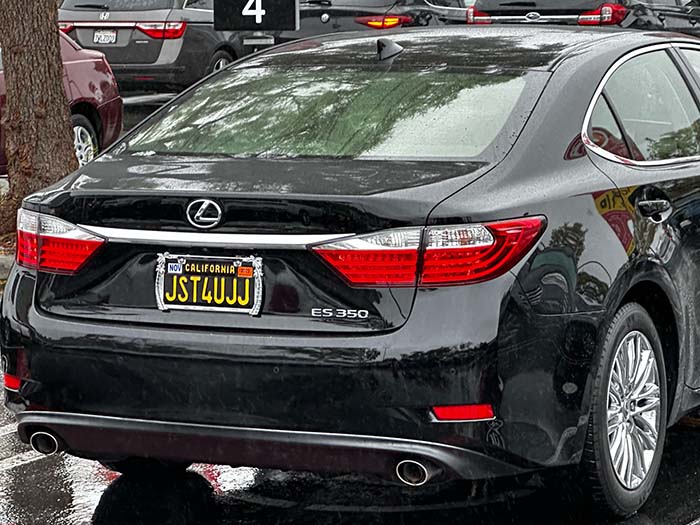 JST4UJJ vanity license plate