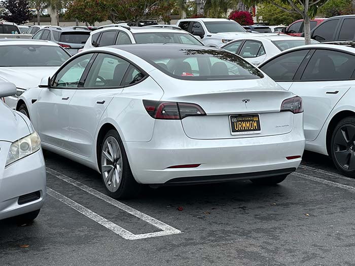 URMMOM vanity license plate