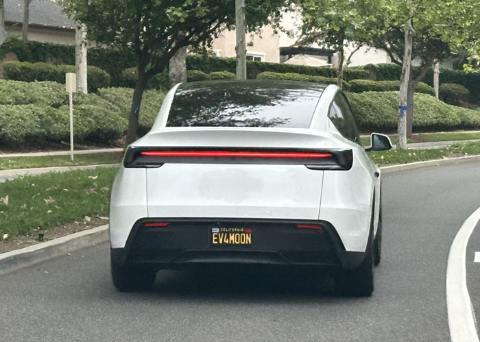 EV4MOON vanity license plate